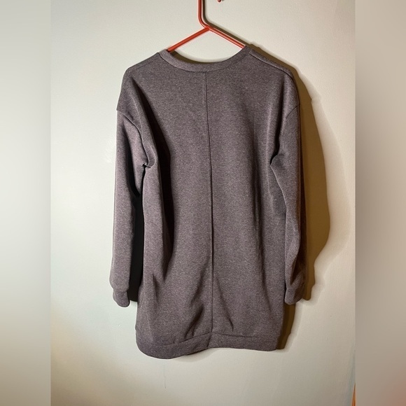 V-neck sweater size medium - Picture 2 of 3